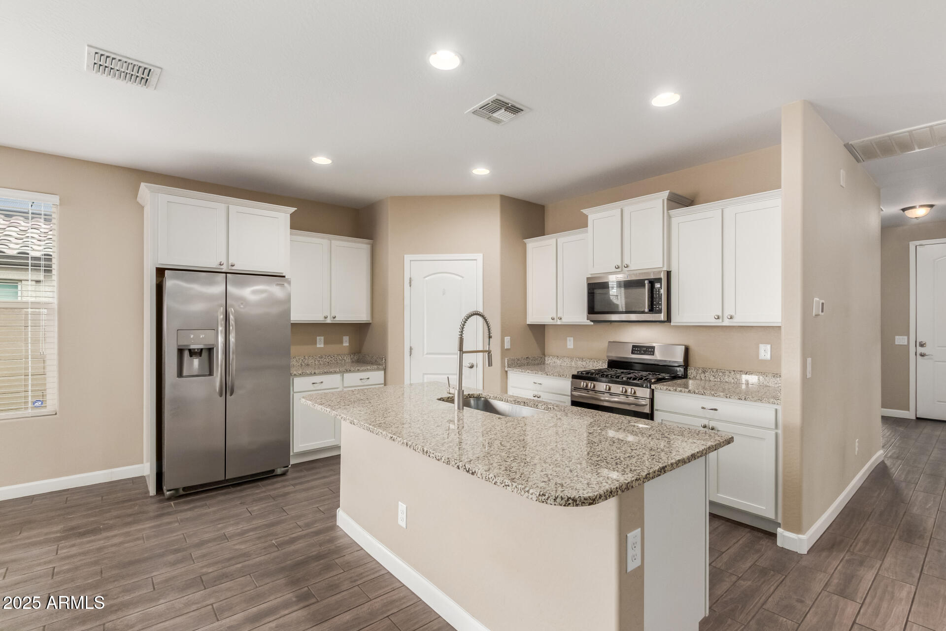 13530 West Briles Road Peoria, AZ 85383 - Photo 10 of 43 14 Briles