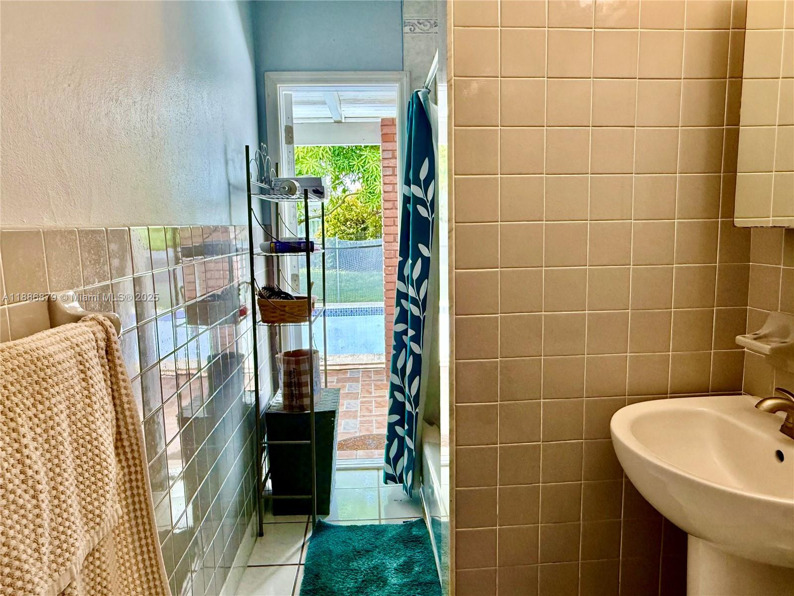 3310 Southwest 94th Place Miami, FL 33165 - Photo 17 of 24 a bathroom with a shower