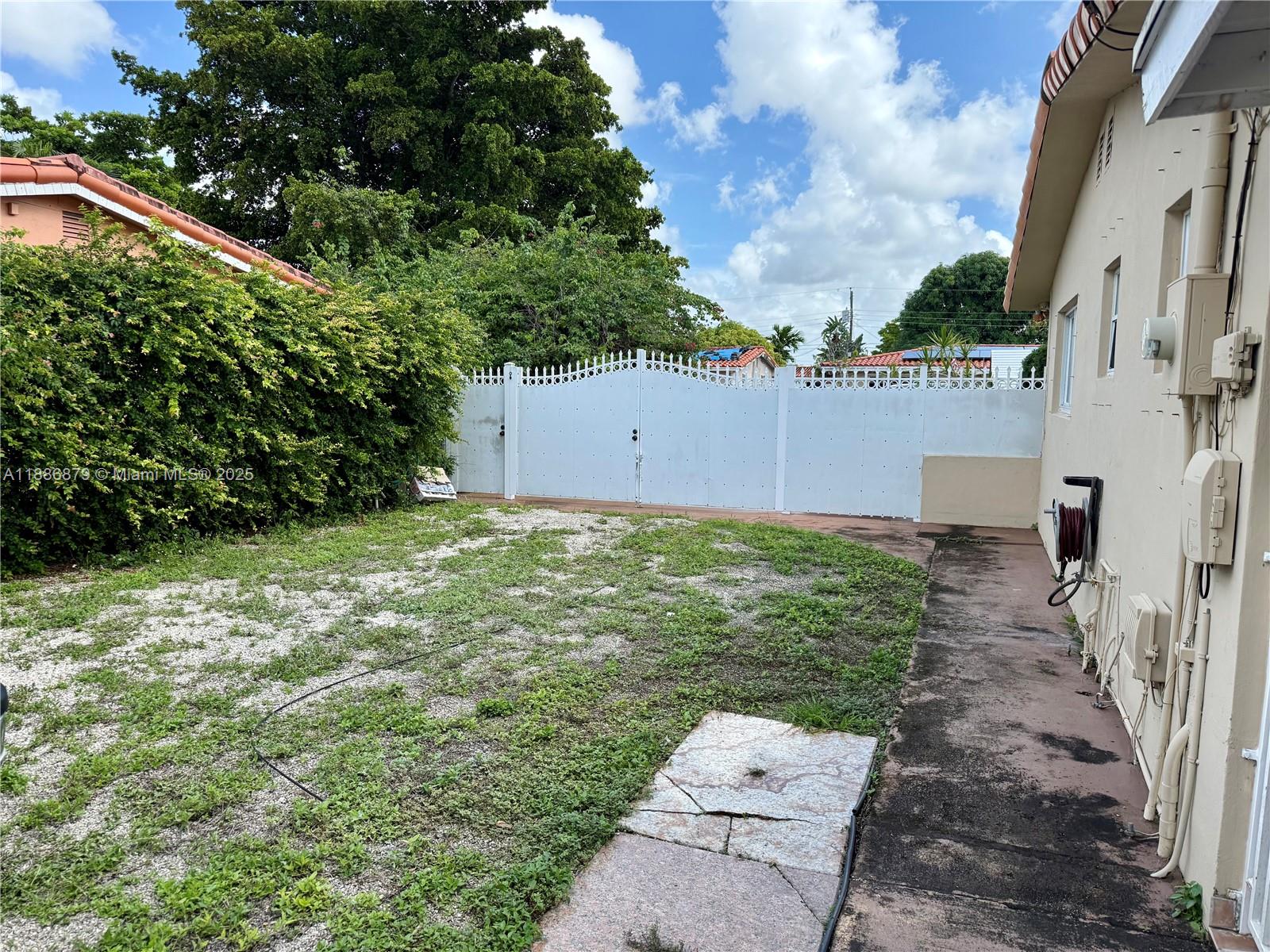 3310 Southwest 94th Place Miami, FL 33165 - Photo 23 of 24 a view of a backyard