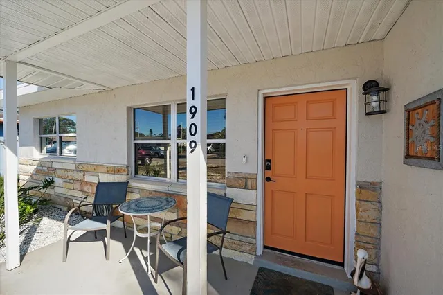 $325,000 | 1909 27th Street West, Bradenton, FL 34205