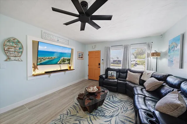 $325,000 | 1909 27th Street West, Bradenton, FL 34205