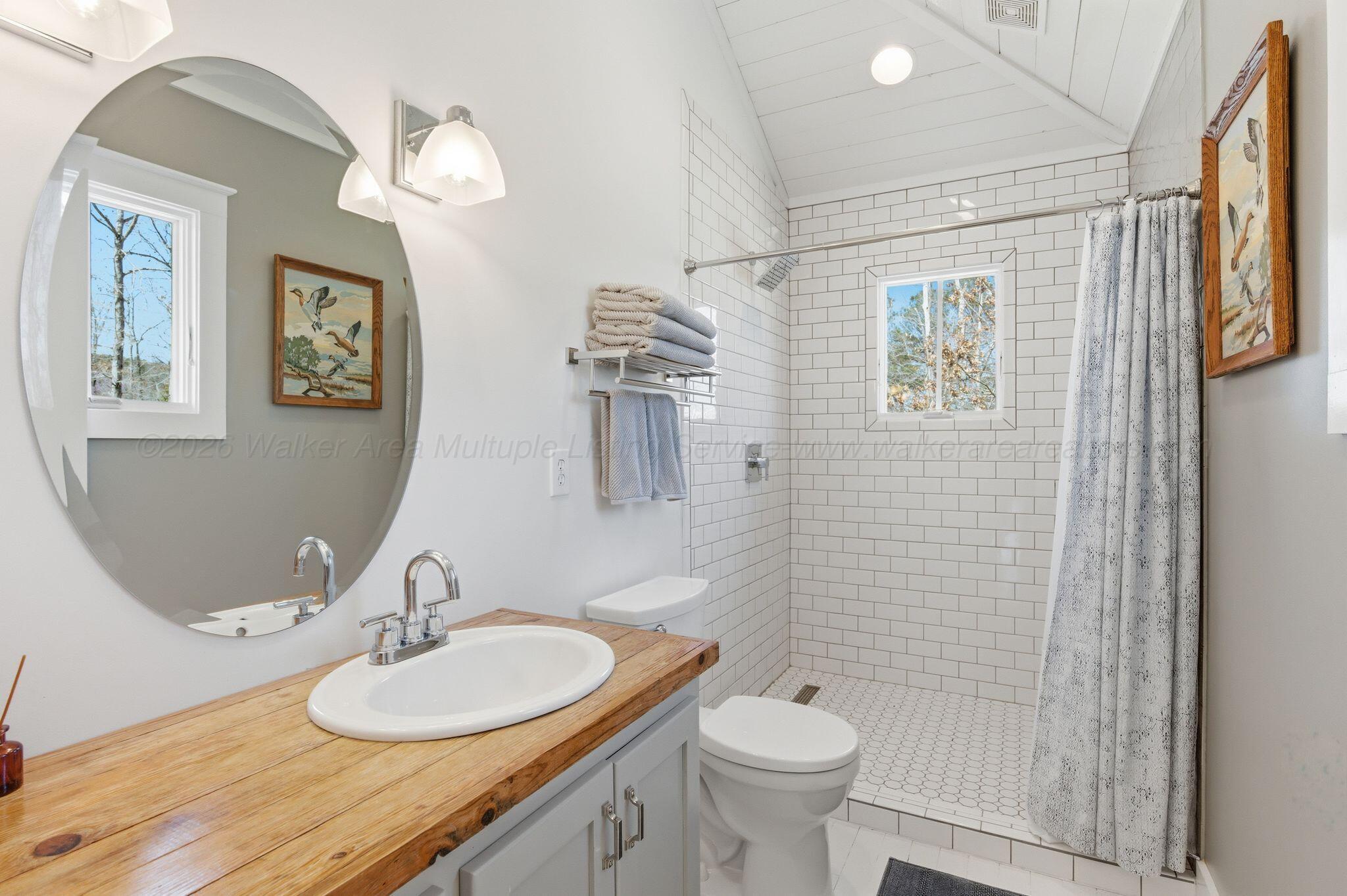 248 Ron Thames Road Arley, AL 35541 - Photo 20 of 40 Guest Bathroom