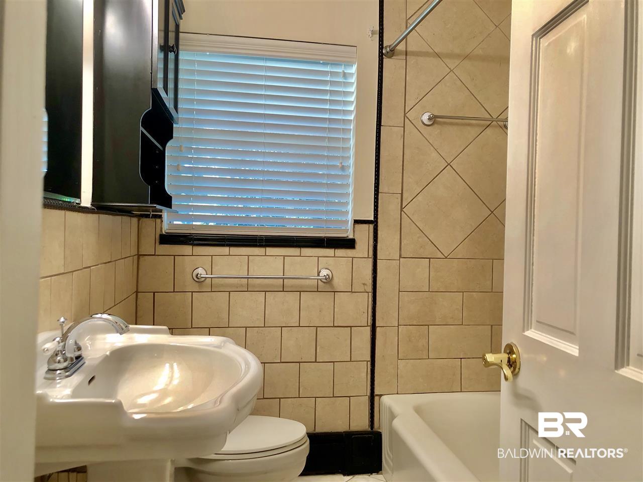 365 Gaines Avenue Mobile, AL 36609 - Photo 19 of 29
