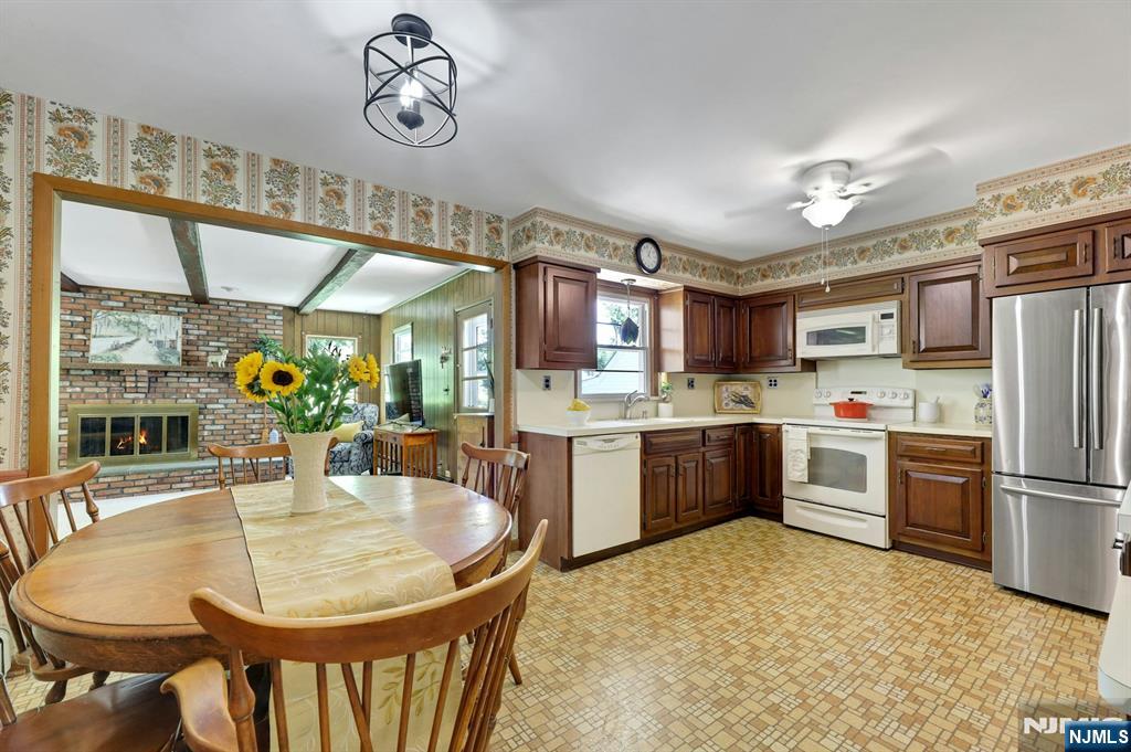 123 Chapel Road Mahwah, NJ 07430 - Photo 3 of 17