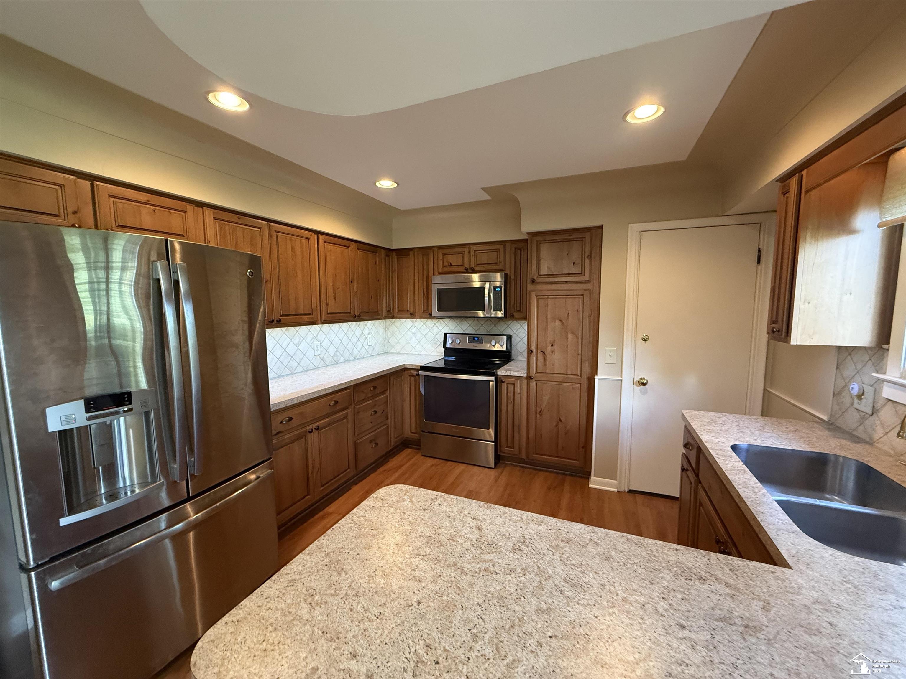 6859 Ann Arbor Road Dundee, MI 48131 - Photo 7 of 23