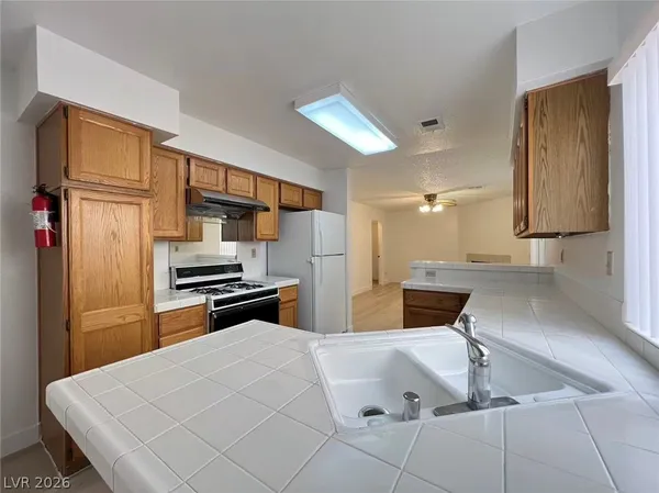 $1,950 | 10001 Dove Ridge Drive, Las Vegas, NV 89117