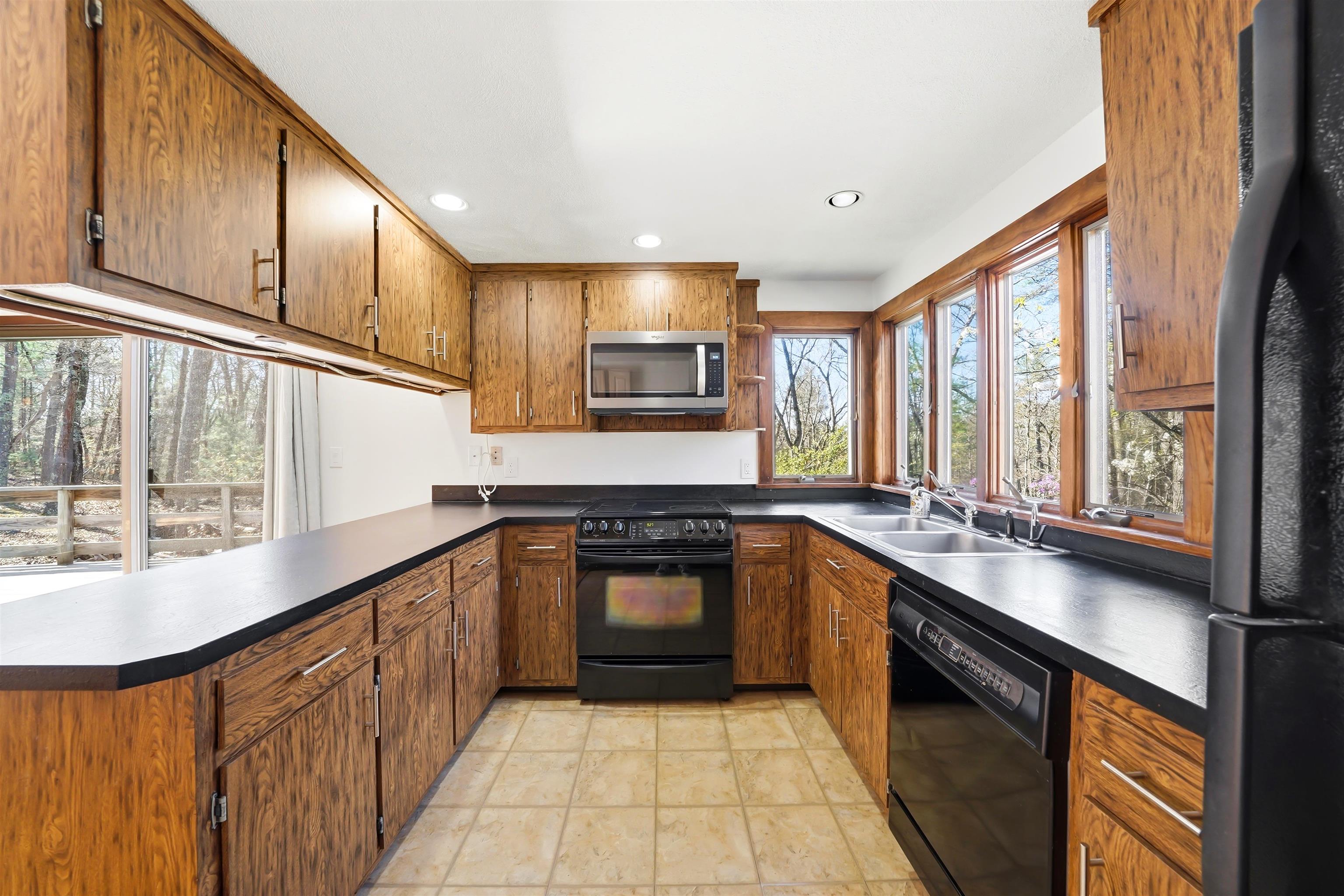 88 Meetinghouse Road Windham, NH 03087 - Photo 19 of 54