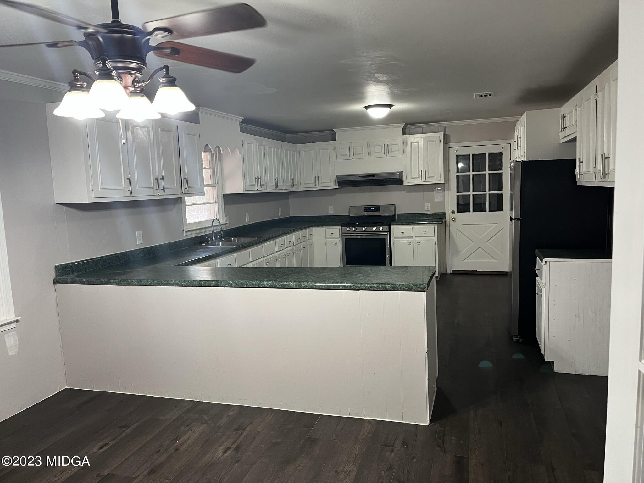 1501 Hall Road Macon, GA 31210 - Photo 4 of 19 kitchen