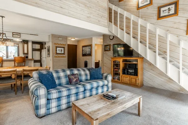 $655,000 | 2 Arrowhead Drive, Unit 14, Mammoth Lakes, CA 93546