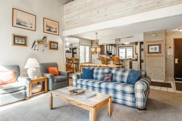 $655,000 | 2 Arrowhead Drive, Unit 14, Mammoth Lakes, CA 93546