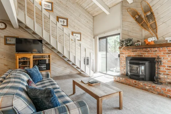 $655,000 | 2 Arrowhead Drive, Unit 14, Mammoth Lakes, CA 93546