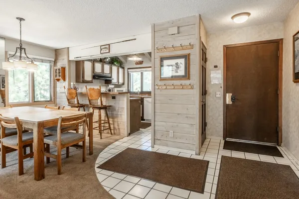 $655,000 | 2 Arrowhead Drive, Unit 14, Mammoth Lakes, CA 93546