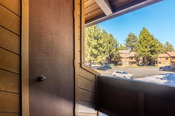 $655,000 | 2 Arrowhead Drive, Unit 14, Mammoth Lakes, CA 93546