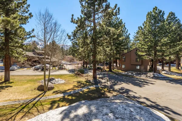 $655,000 | 2 Arrowhead Drive, Unit 14, Mammoth Lakes, CA 93546