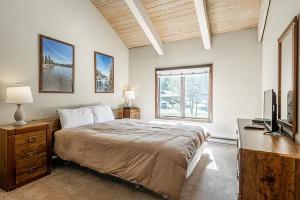$655,000 | 2 Arrowhead Drive, Unit 14, Mammoth Lakes, CA 93546