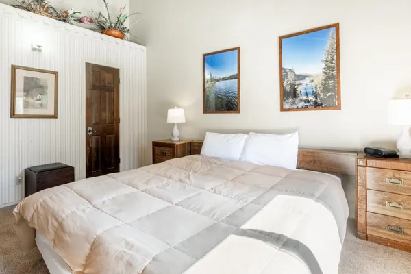 $655,000 | 2 Arrowhead Drive, Unit 14, Mammoth Lakes, CA 93546
