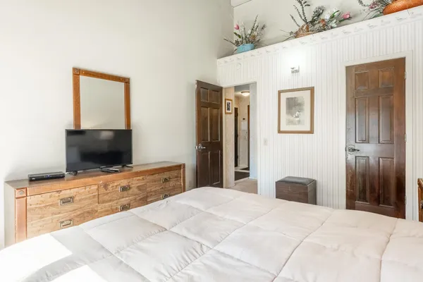 $655,000 | 2 Arrowhead Drive, Unit 14, Mammoth Lakes, CA 93546