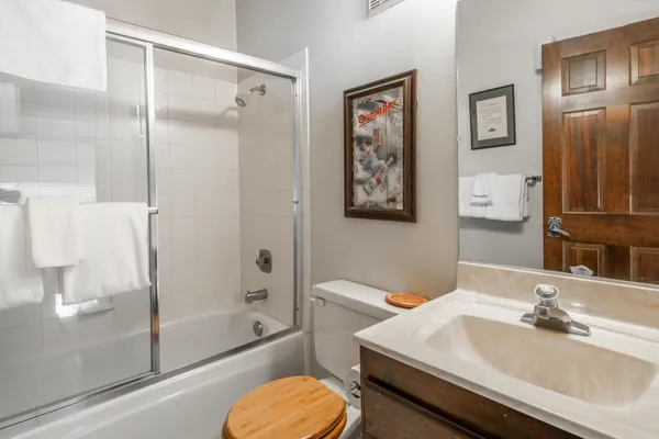 $655,000 | 2 Arrowhead Drive, Unit 14, Mammoth Lakes, CA 93546