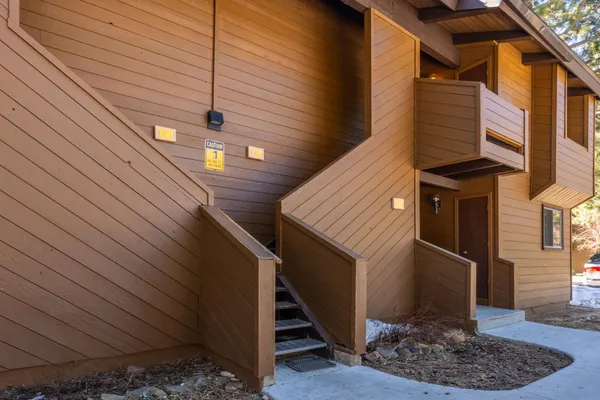 $655,000 | 2 Arrowhead Drive, Unit 14, Mammoth Lakes, CA 93546