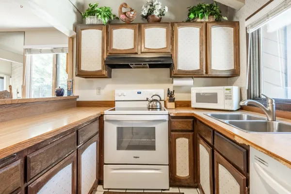 $655,000 | 2 Arrowhead Drive, Unit 14, Mammoth Lakes, CA 93546