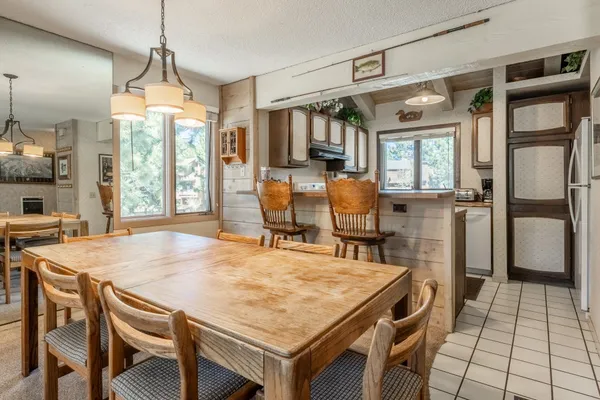 $655,000 | 2 Arrowhead Drive, Unit 14, Mammoth Lakes, CA 93546