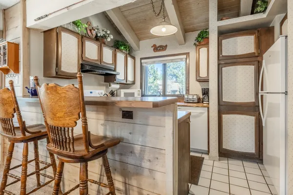 $655,000 | 2 Arrowhead Drive, Unit 14, Mammoth Lakes, CA 93546