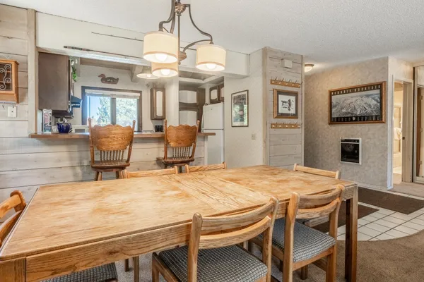 $655,000 | 2 Arrowhead Drive, Unit 14, Mammoth Lakes, CA 93546