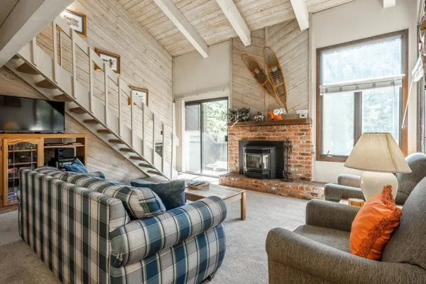 $655,000 | 2 Arrowhead Drive, Unit 14, Mammoth Lakes, CA 93546