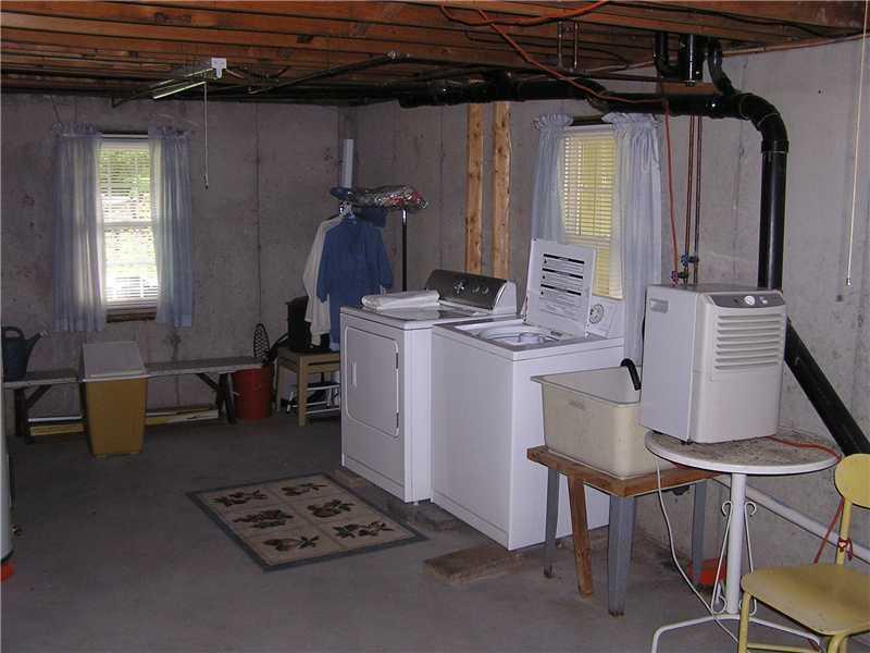 21 Spring Street York, ME 03909 - Photo 15 of 19 Interior Space/Layout. A full...