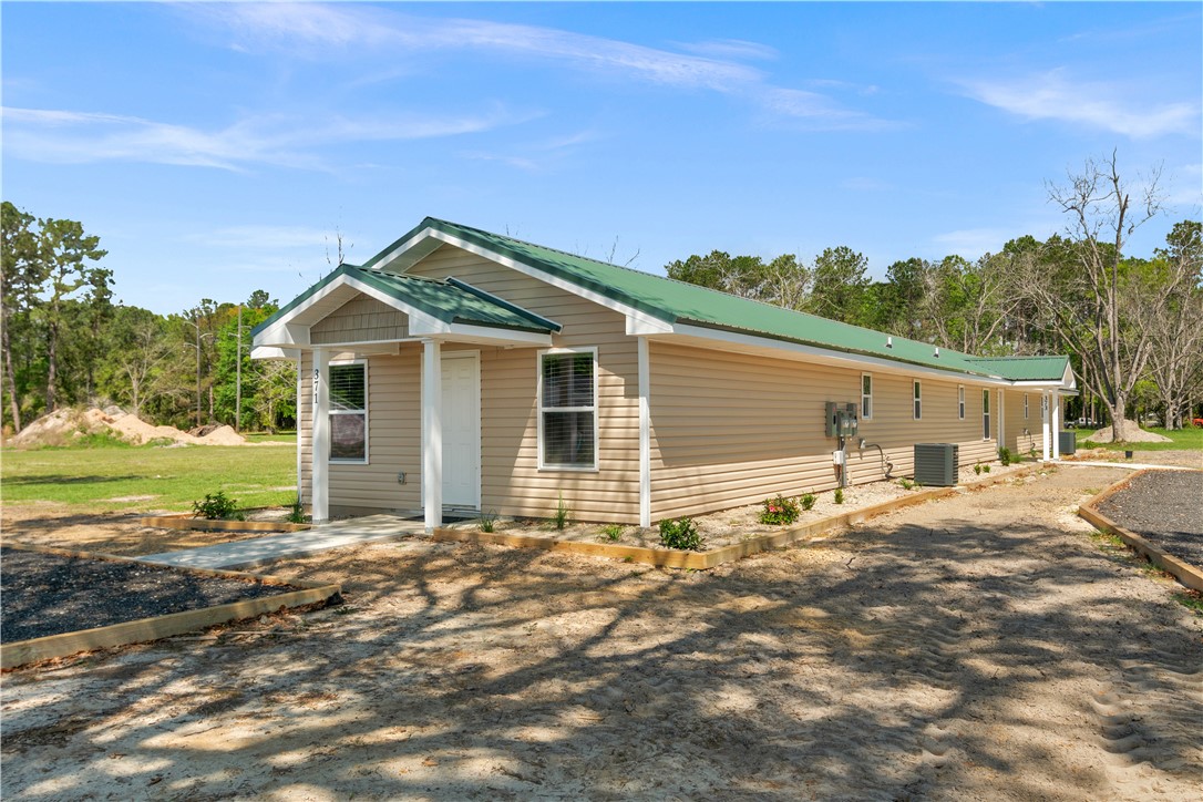 371 Cherokee Avenue Waycross, GA 31501 - Photo 2 of 23