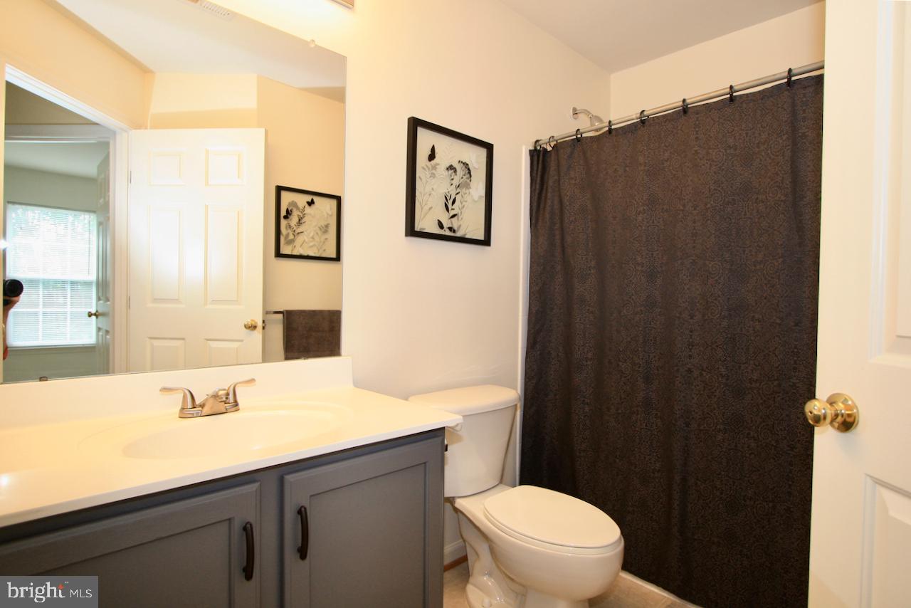17630 Basalt Way Hagerstown, MD 21740 - Photo 14 of 20 Upper Level Bath