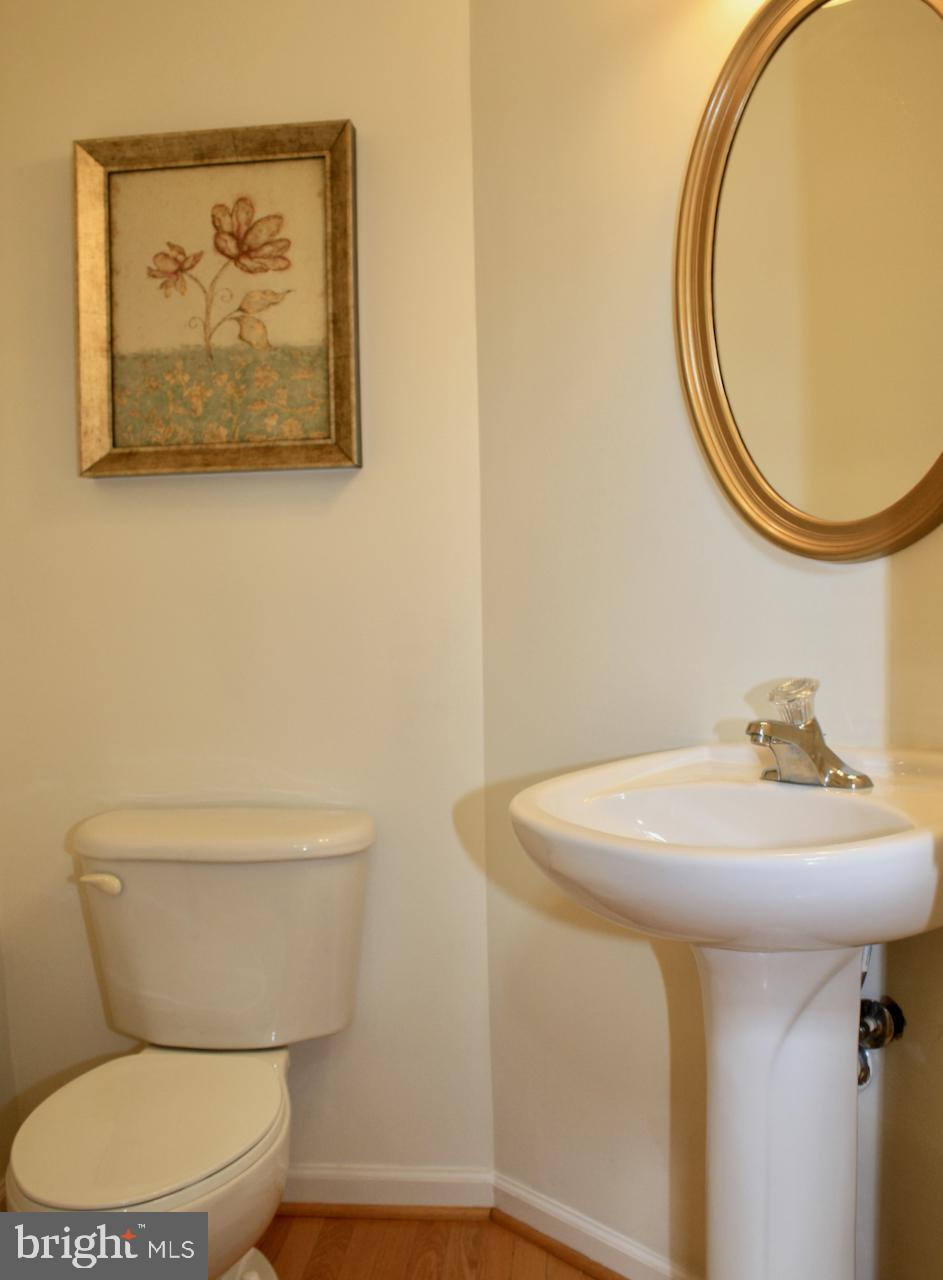 17630 Basalt Way Hagerstown, MD 21740 - Photo 5 of 20 Main Level Powder Room