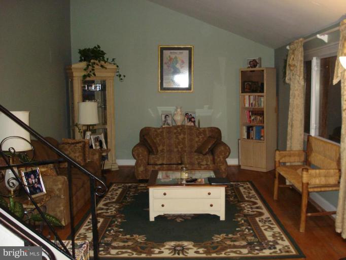 12907 Moray Road Silver Spring, MD 20906 - Photo 6 of 10 Living Room