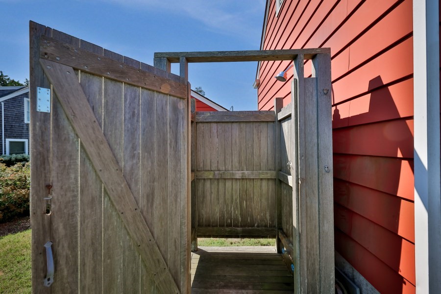 36 Hines Point Road Vineyard Haven, MA 02568 - Photo 38 of 40 Gallery Image 38