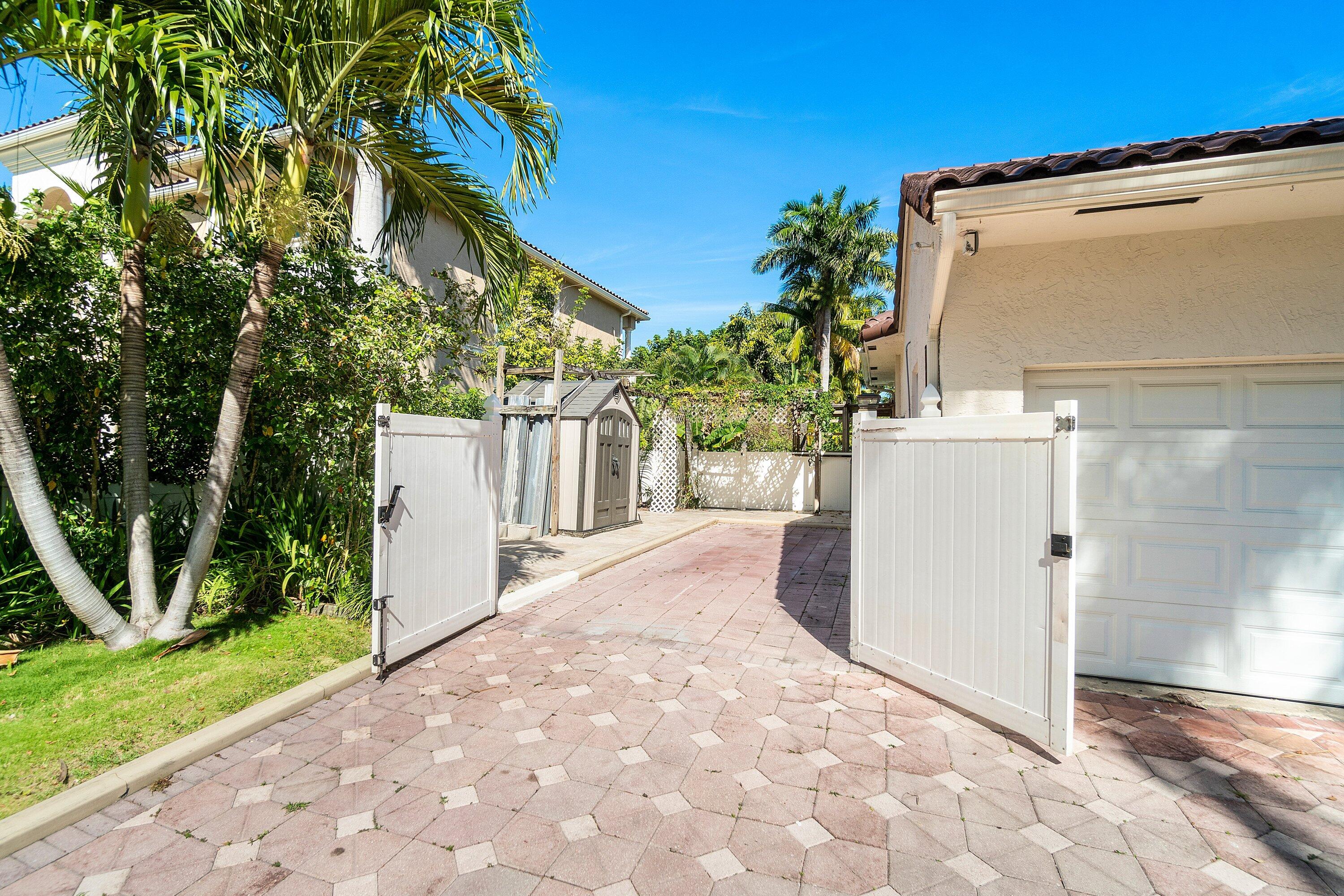 201 Northeast 4th Street Boca Raton, FL 33432 - Photo 8 of 33 005-201Northeast4thStreet-BocaRaton-FL-3