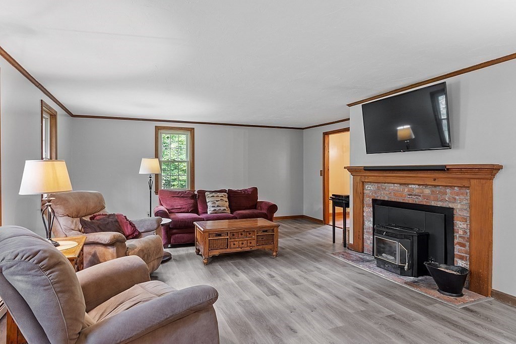 74 Willard Road Westminster, MA 01473 - Photo 5 of 42 Gallery Image 5