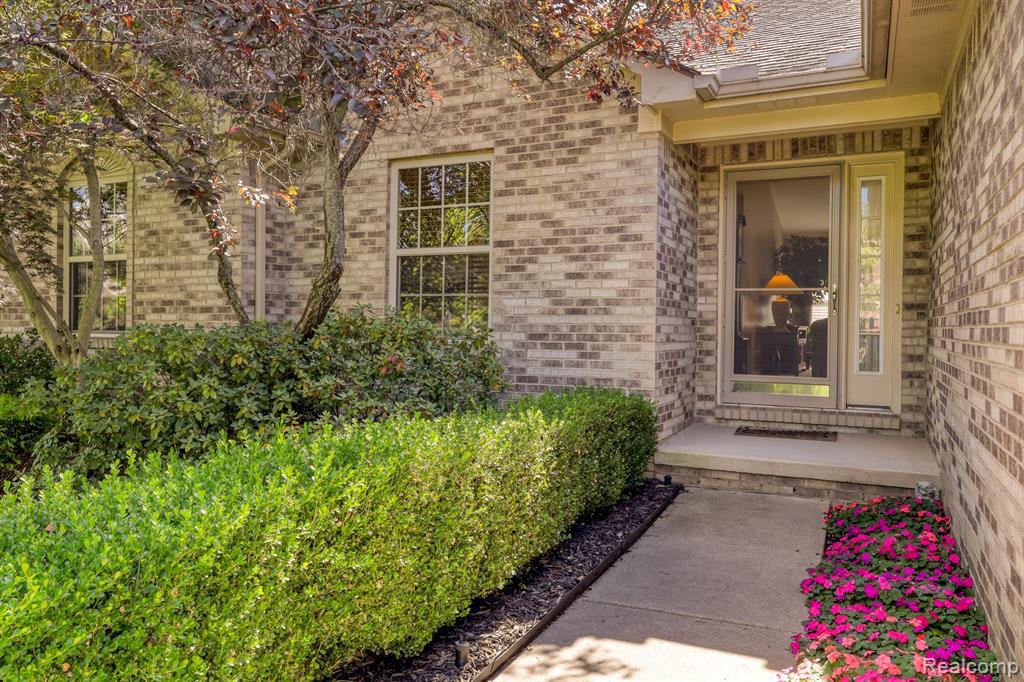 30769 Lower Ridge Drive New Boston, MI 48164 - Photo 2 of 37 Gallery Image 2