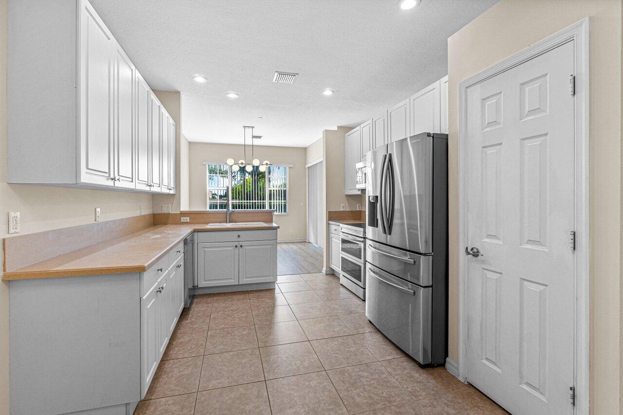 57 Lancaster Road Boynton Beach, FL 33426 - Photo 14 of 32 014-57LancasterRoad-BoyntonBeach-FL-3342