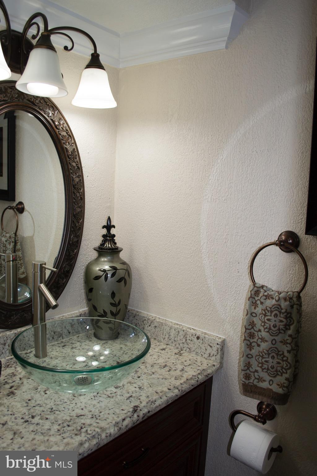 13721 Palm Road Woodbridge, VA 22193 - Photo 17 of 30 Bath Main Lvl