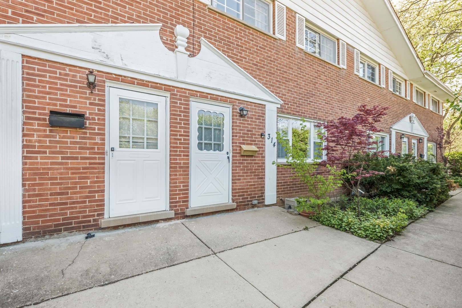 314 Skokie Road Wilmette, IL 60091 - Photo 1 of 14 a view of backyard with potted plants