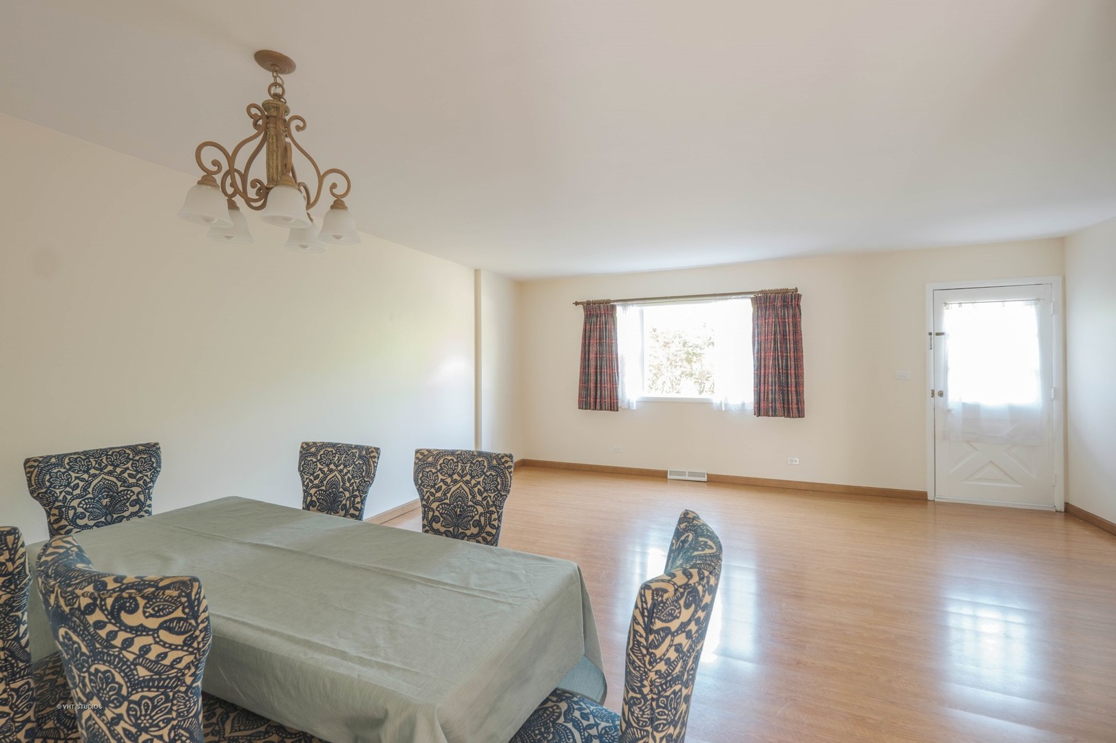314 Skokie Road Wilmette, IL 60091 - Photo 3 of 14 a bedroom with a bed and wooden floor