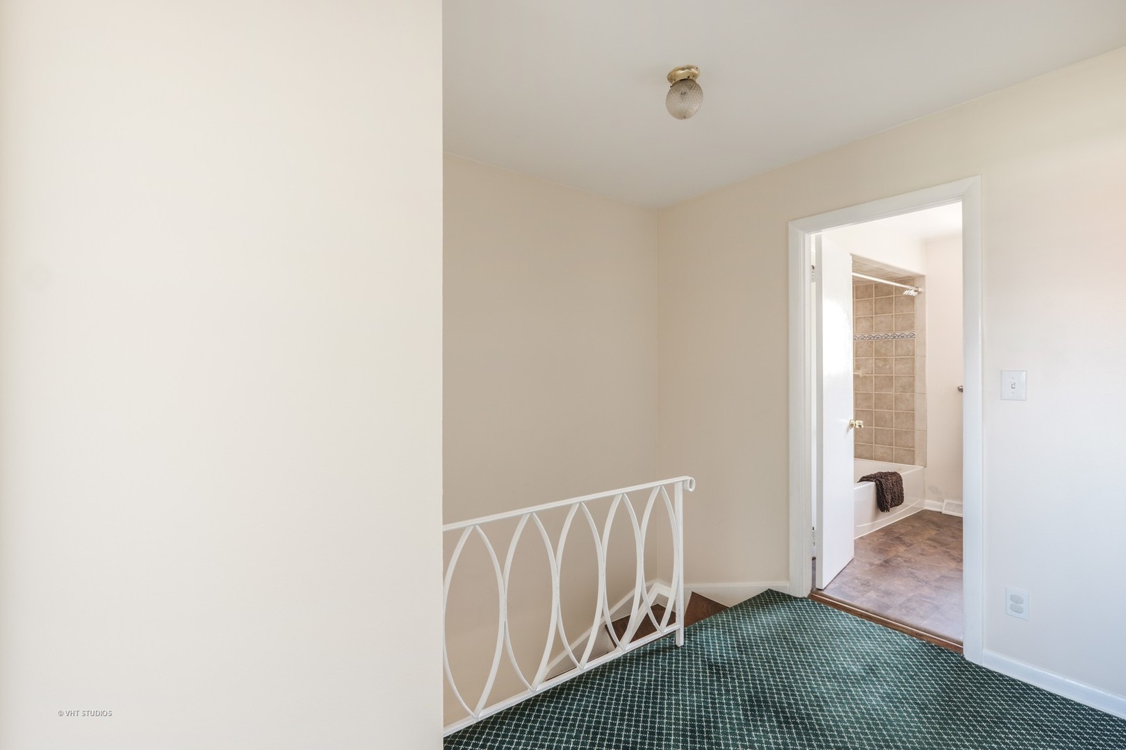 314 Skokie Road Wilmette, IL 60091 - Photo 5 of 14 a view of a hallway with white walls