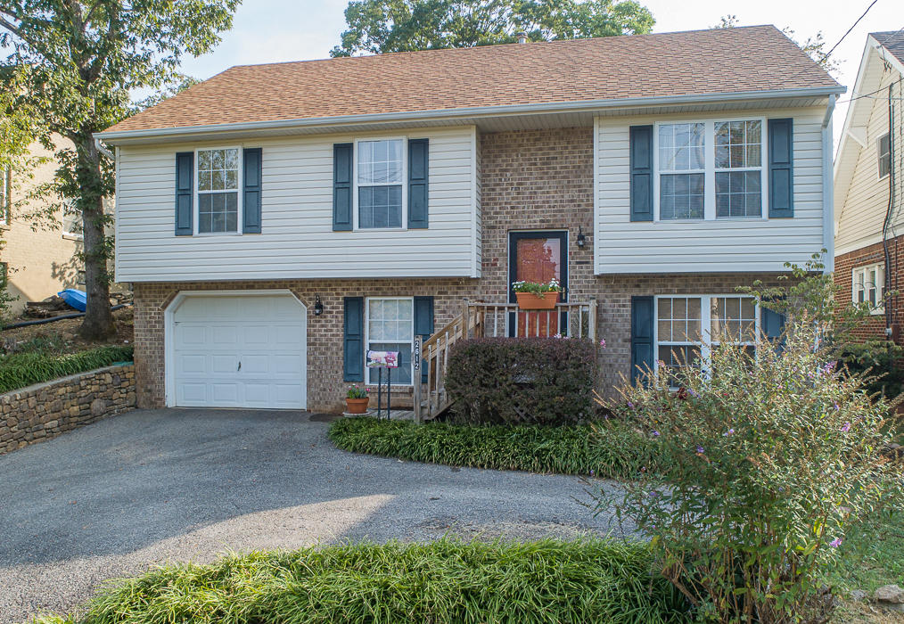 2612 Spring Road Southwest Roanoke, VA 24015 - Photo 1 of 44 nikko3