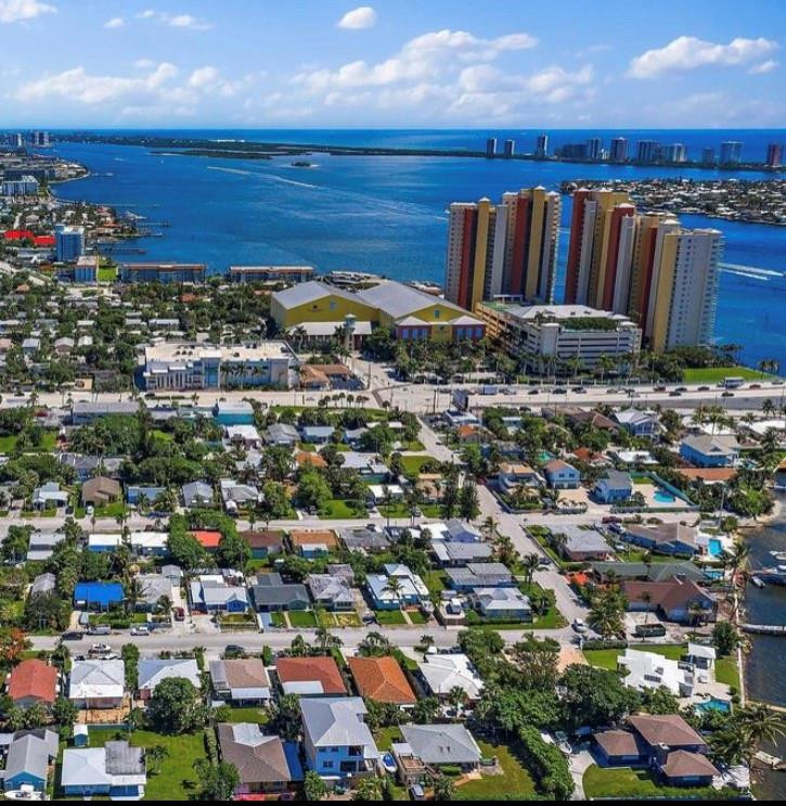 201 East 24th Street Riviera Beach, FL 33404 - Photo 19 of 27 Photo 19