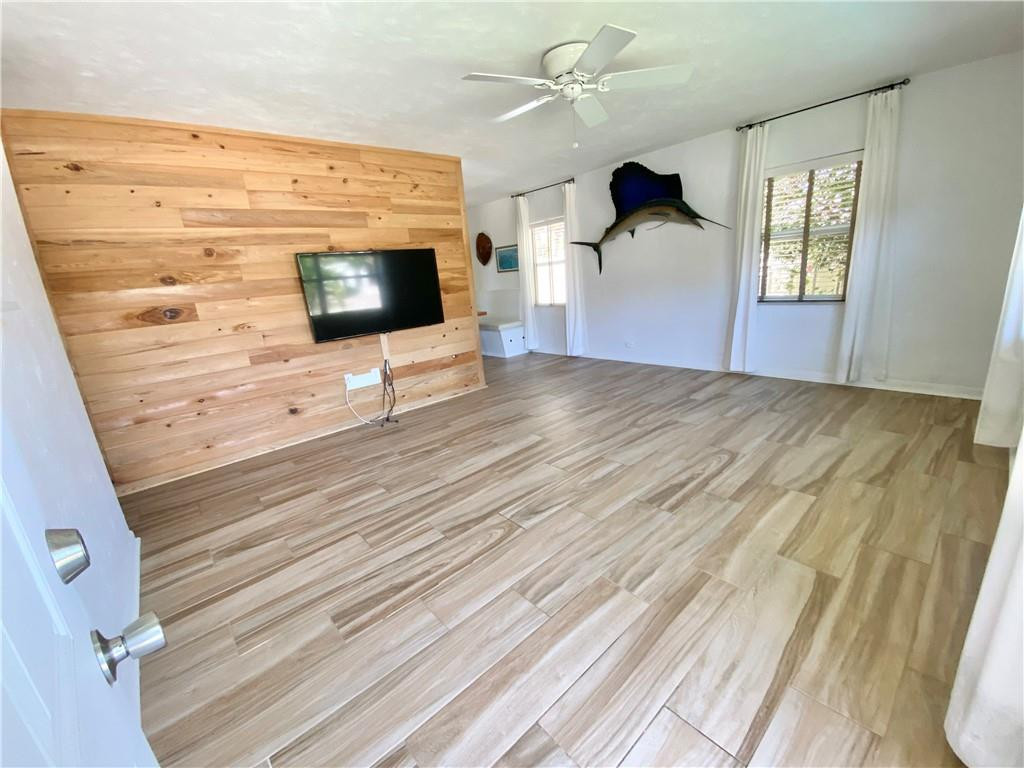 201 East 24th Street Riviera Beach, FL 33404 - Photo 5 of 27 Living Room
