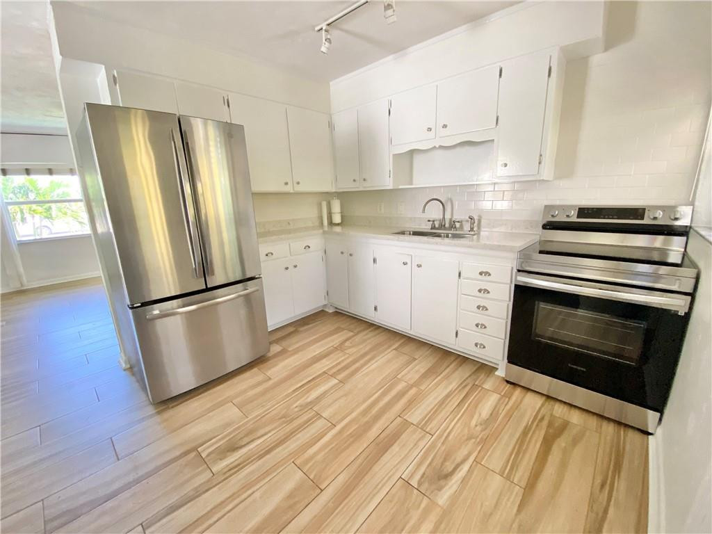 201 East 24th Street Riviera Beach, FL 33404 - Photo 9 of 27 Photo 9