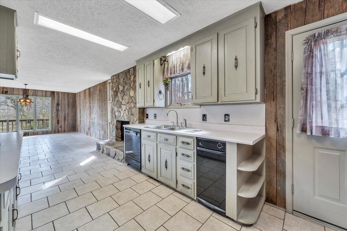 2768 Lake Retreat Road Huddleston, VA 24104 - Photo 15 of 92 02-MIB02509