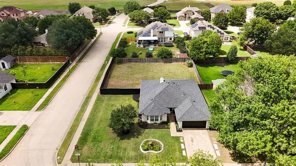 $299,900 | 213 Jacob Court, Glenn Heights, TX 75154