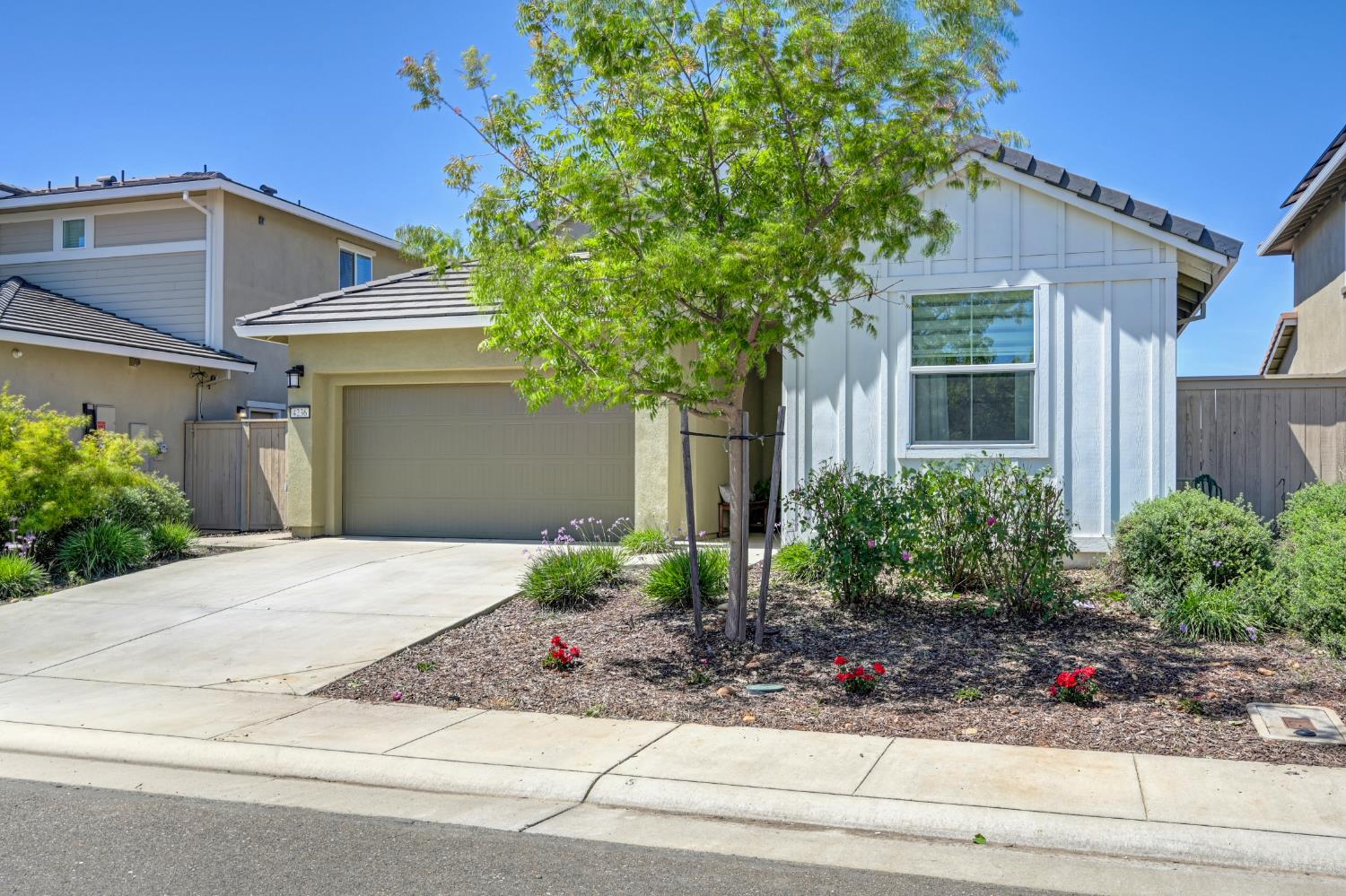 4236 Roanne Way Rancho Cordova, CA 95742 - Photo 2 of 31