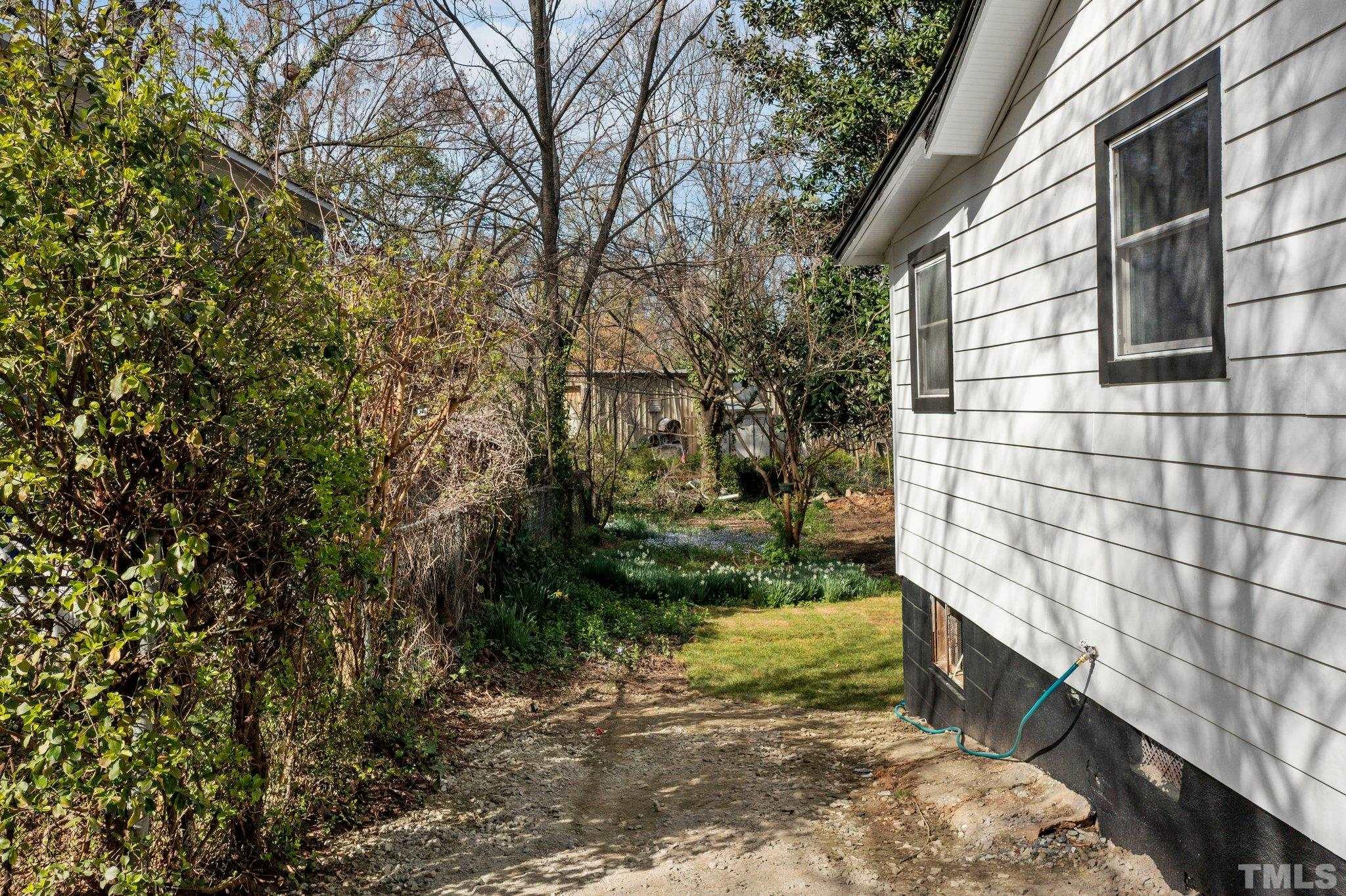 2908 Woods Place Raleigh, NC 27607 - Photo 5 of 38